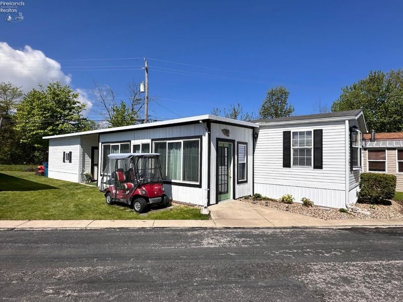8175 North Shore Boulevard, Unit 89, Marblehead, OH 43440 Photo 2