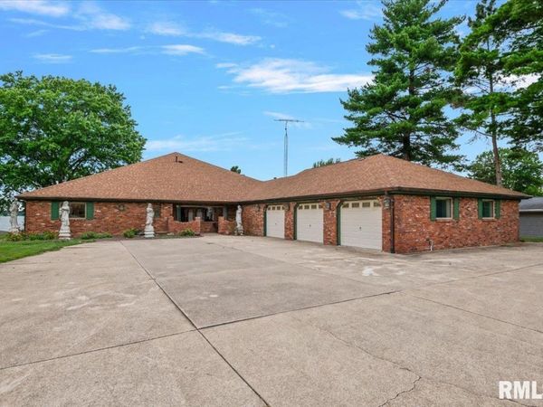 1013 E LAKE SHORE Drive, Springfield, IL 62712