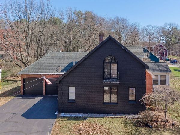 423 Goldthwaite Rd, Northbridge, MA 01588