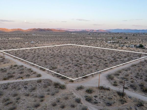 57755 Boo Lane, Landers, CA 92285