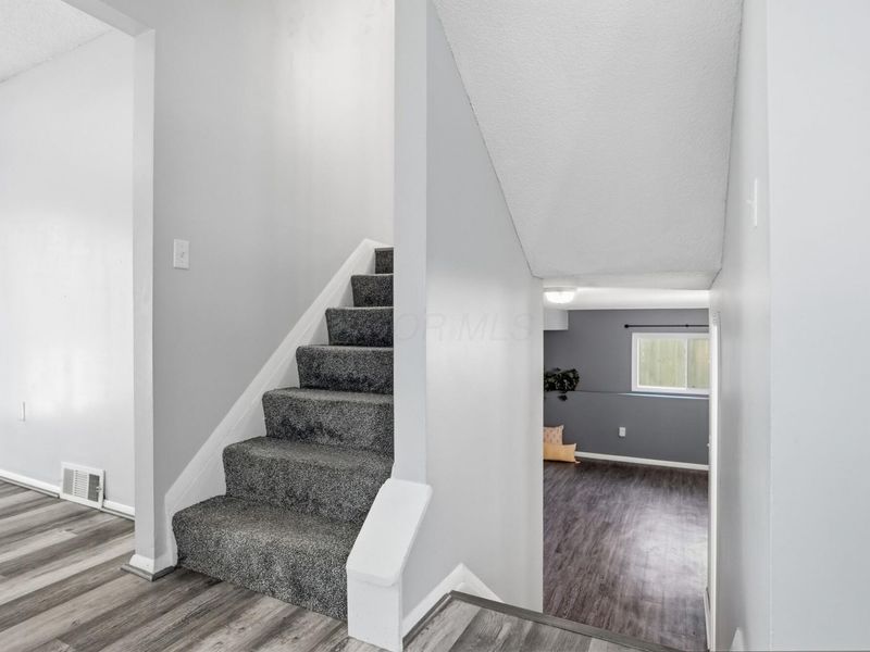 2896 Chimney Point Drive , Columbus, OH 43231 Photo 12