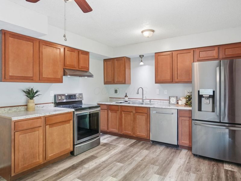 2896 Chimney Point Drive , Columbus, OH 43231 Photo 13