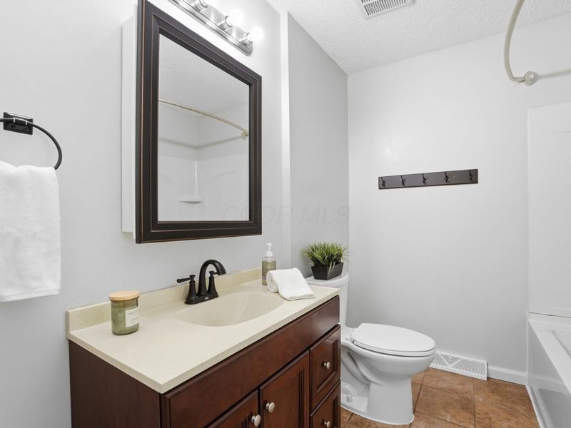 2896 Chimney Point Drive , Columbus, OH 43231 Photo 19