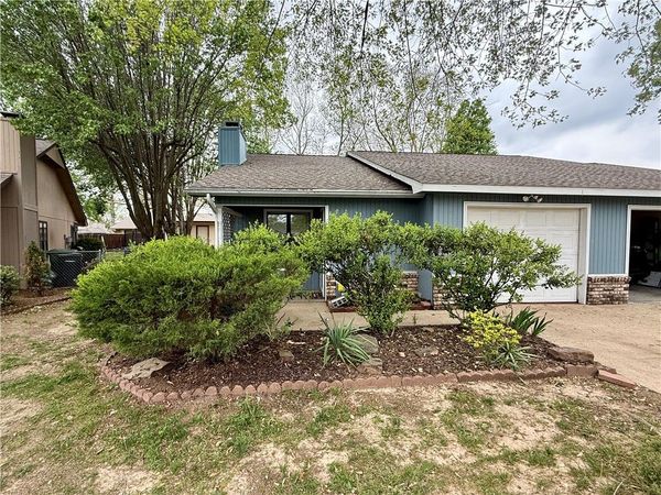 930 Century Drive , Rogers, AR 72756