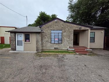8805 Lake June Road, Dallas, TX 75217