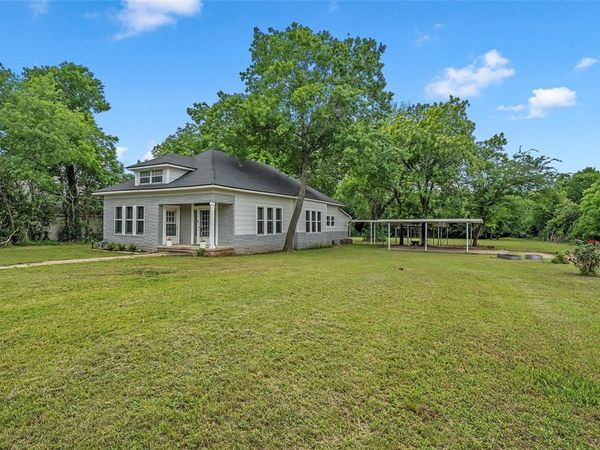 402 N Bordon Street , Lorena, TX 76655