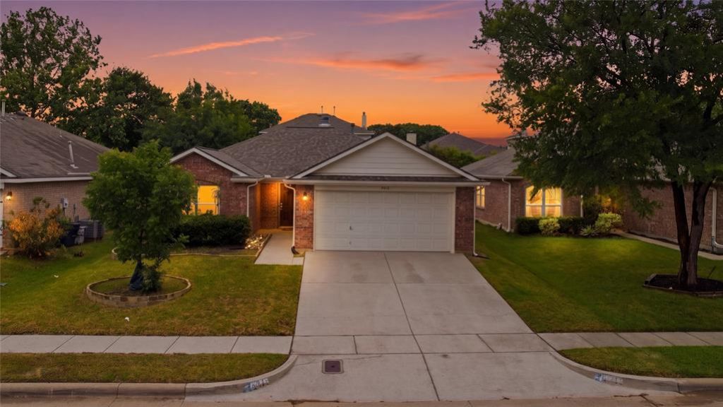 8413 Horse Whisper Lane, Fort Worth, TX 76131 Main Photo
