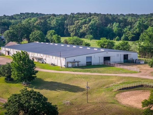 938 County Road 1655 , Mount Pleasant, TX 75455