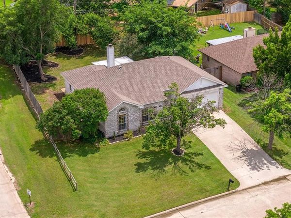 211 Arthur Drive , Kennedale, TX 76060