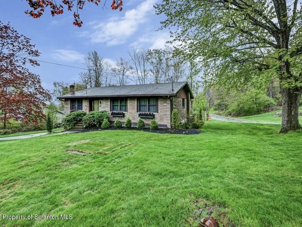 511 Pine Street, Moscow, PA 18444