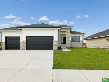 11722 S 124th Avenue, Papillion, NE 68046