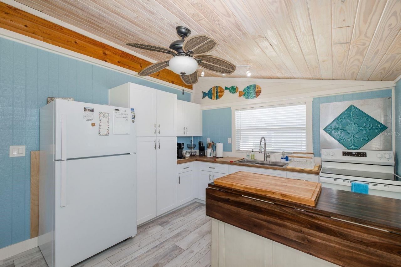 5473 Darlene Street, Weeki Wachee, FL 34607 Photo
