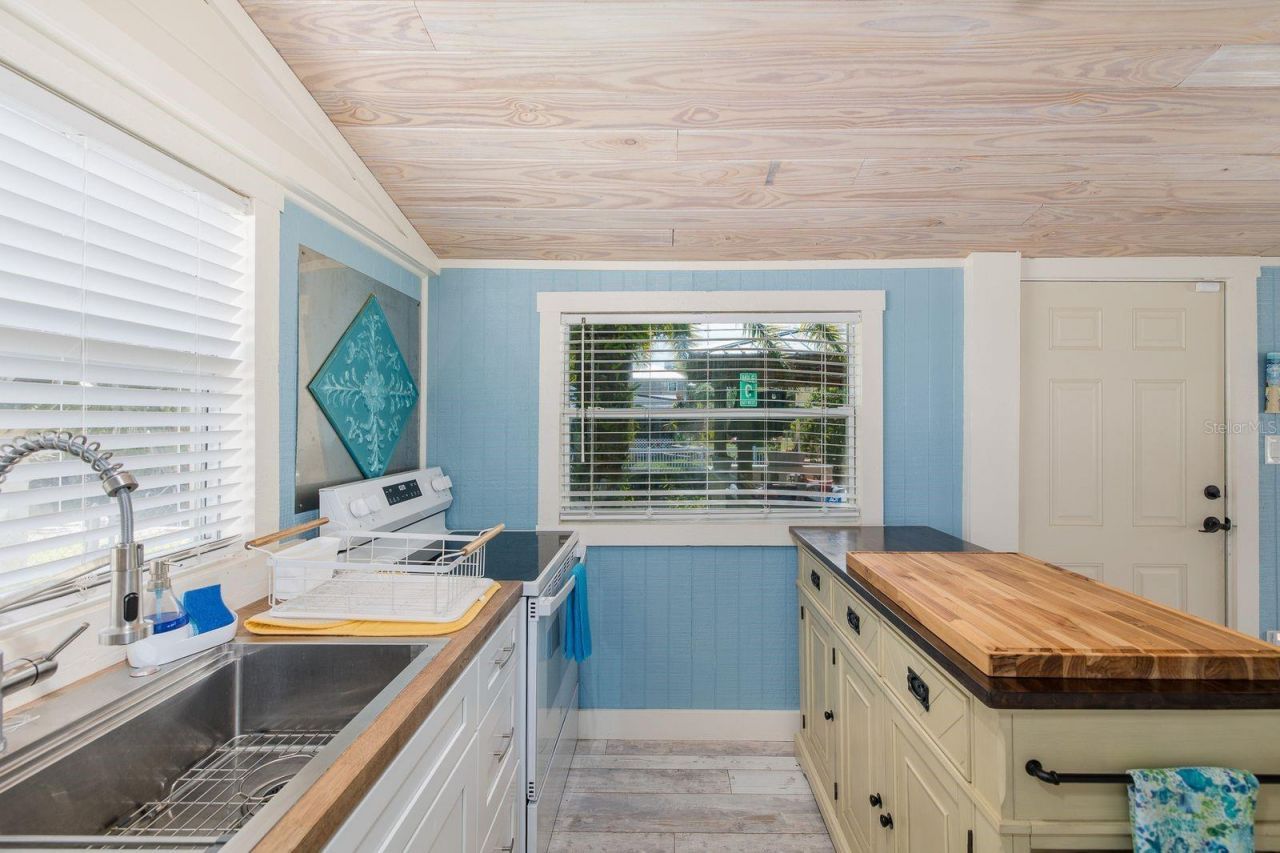5473 Darlene Street, Weeki Wachee, FL 34607 Photo