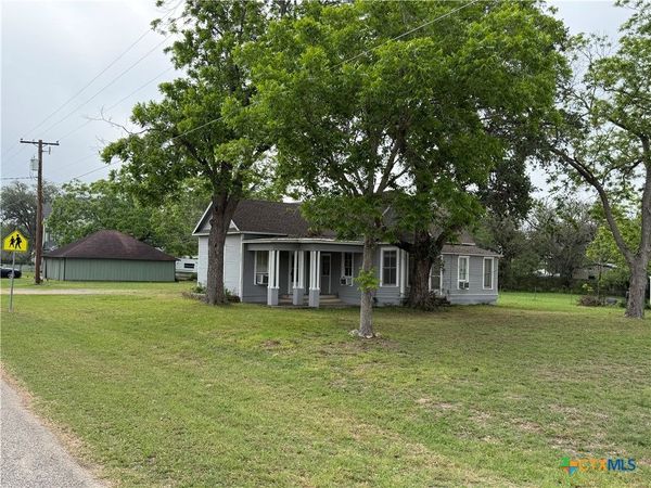 239 W High Street , Goliad, TX 77963