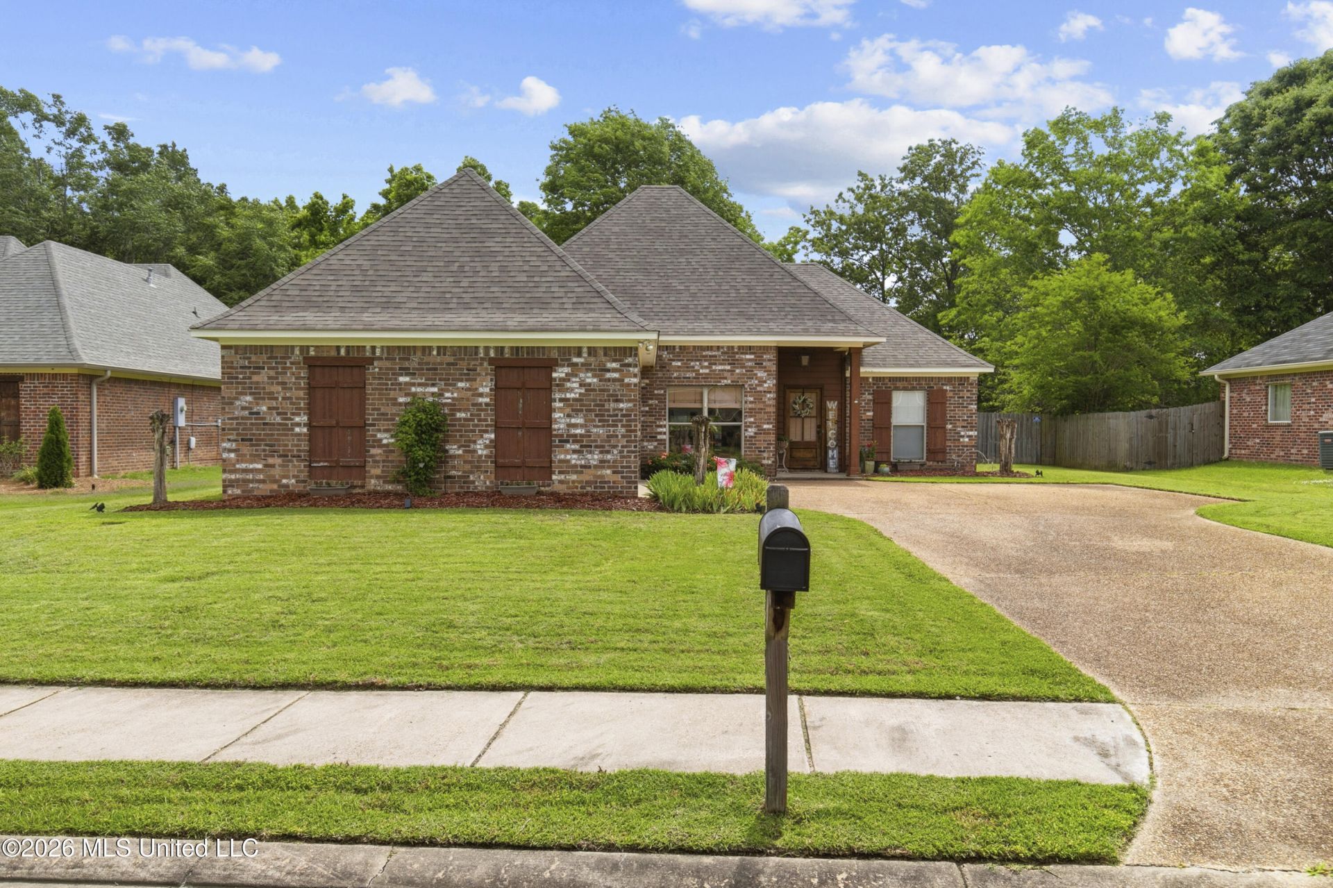 137 Creekside Drive, Canton, MS 39046 Main Photo