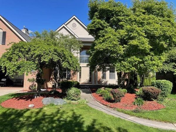 19036 GLENGARRY Drive , Livonia, MI 48152