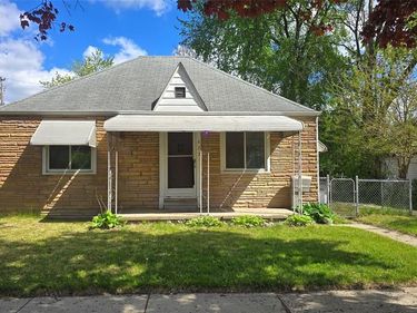 623 E Elza Avenue, Hazel Park, MI 48030