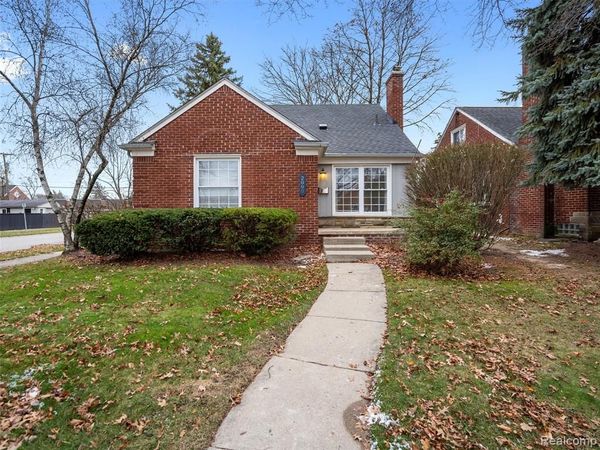 2090 BRADFORD Road , Birmingham, MI 48009