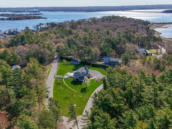 1 Boat House Dr, Wareham, MA 02571