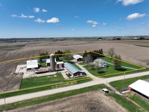 5718 Quality Ridge Road , Coggon, IA 52218