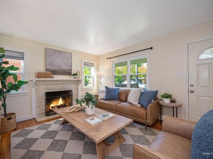 5712 Carlson Dr, Sacramento, CA 95819 Photo
