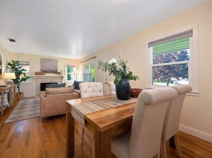 5712 Carlson Dr, Sacramento, CA 95819 Photo