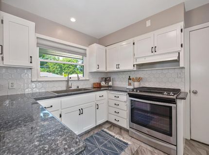 5712 Carlson Dr, Sacramento, CA 95819 Photo
