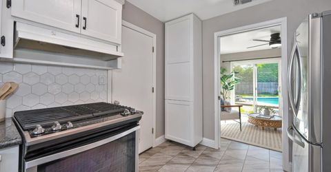 5712 Carlson Dr, Sacramento, CA 95819 Photo