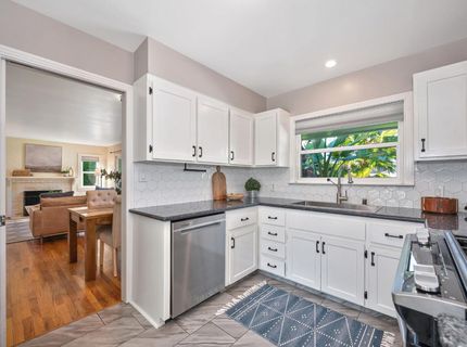 5712 Carlson Dr, Sacramento, CA 95819 Photo