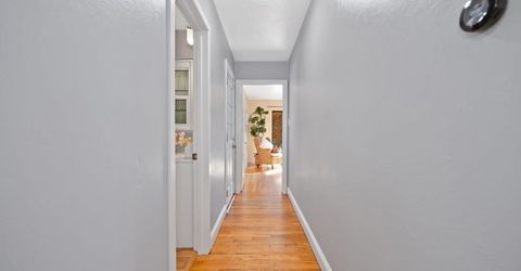 5712 Carlson Dr, Sacramento, CA 95819 Photo