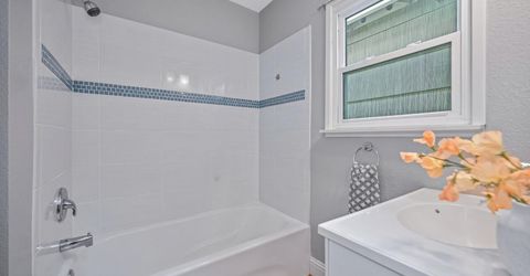 5712 Carlson Dr, Sacramento, CA 95819 Photo