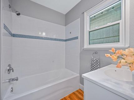 5712 Carlson Dr, Sacramento, CA 95819 Photo