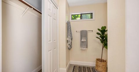 5712 Carlson Dr, Sacramento, CA 95819 Photo
