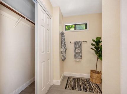 5712 Carlson Dr, Sacramento, CA 95819 Photo