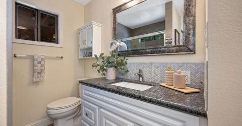 5712 Carlson Dr, Sacramento, CA 95819 Photo