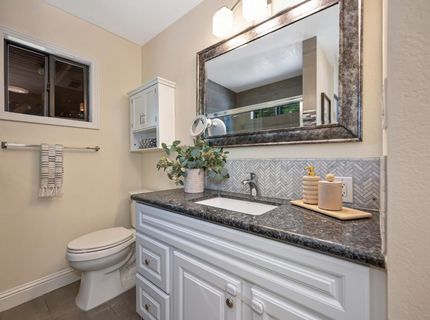 5712 Carlson Dr, Sacramento, CA 95819 Photo