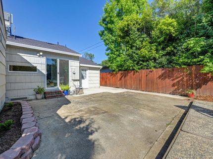 5712 Carlson Dr, Sacramento, CA 95819 Photo