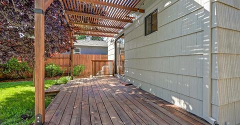5712 Carlson Dr, Sacramento, CA 95819 Photo