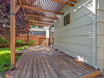 5712 Carlson Dr, Sacramento, CA 95819 Photo