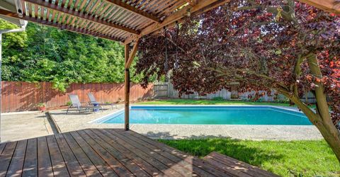 5712 Carlson Dr, Sacramento, CA 95819 Photo