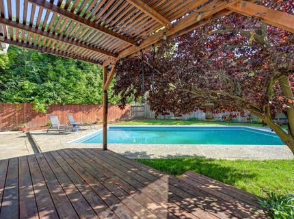 5712 Carlson Dr, Sacramento, CA 95819 Photo