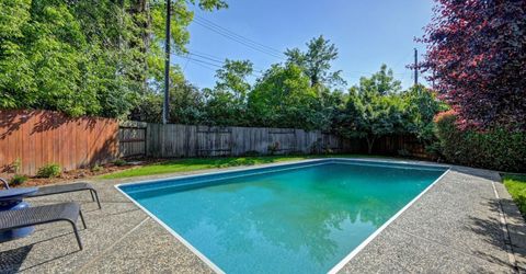 5712 Carlson Dr, Sacramento, CA 95819 Photo