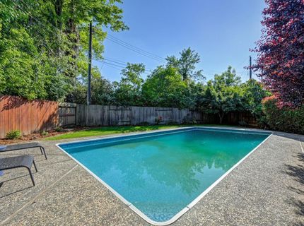 5712 Carlson Dr, Sacramento, CA 95819 Photo
