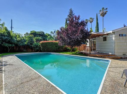 5712 Carlson Dr, Sacramento, CA 95819 Photo