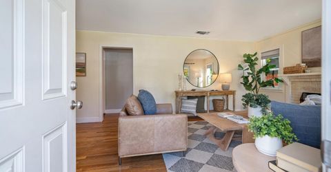 5712 Carlson Dr, Sacramento, CA 95819 Photo