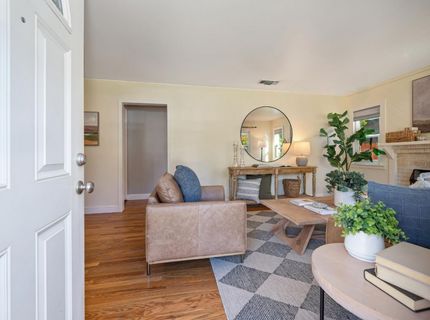 5712 Carlson Dr, Sacramento, CA 95819 Photo