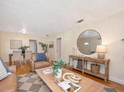 5712 Carlson Dr, Sacramento, CA 95819 Photo