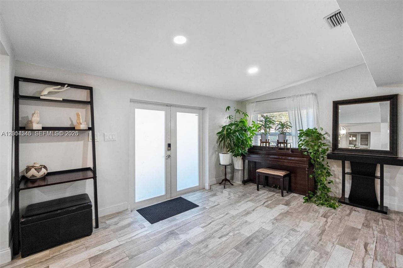 1946 SW 20th St , Unit 1946, Miami, FL 33145 Photo