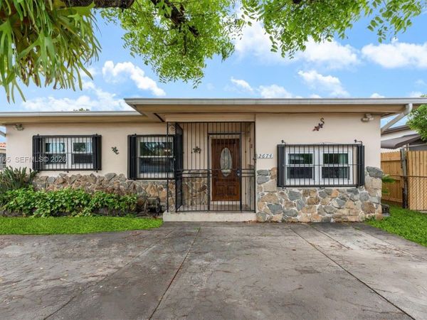 2674 W 8th Ct , Hialeah, FL 33010