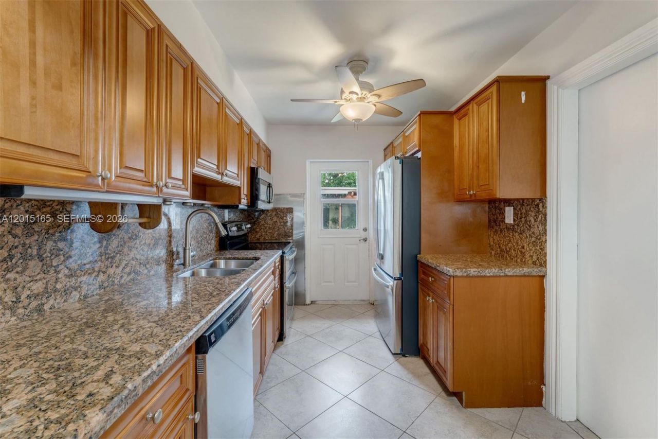 2674 W 8th Ct, Hialeah, FL 33010 Photo